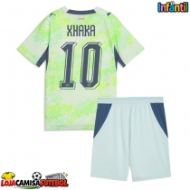 Camisa de Futebol Suíça Granit Xhaka #10 Equipamento Secundário Infantil Mundo 2026 Manga Curta (+ Calças curtas)
